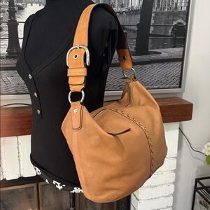 Coach Soho Tan Camel color Leather Hobo Bag Classic Vintage Shoulder Slouchy Bag